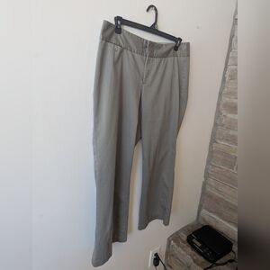 Dockers' Womens' Mid rise- Curvy Tan Chinos Size 16 Short. Zipper, Buttons